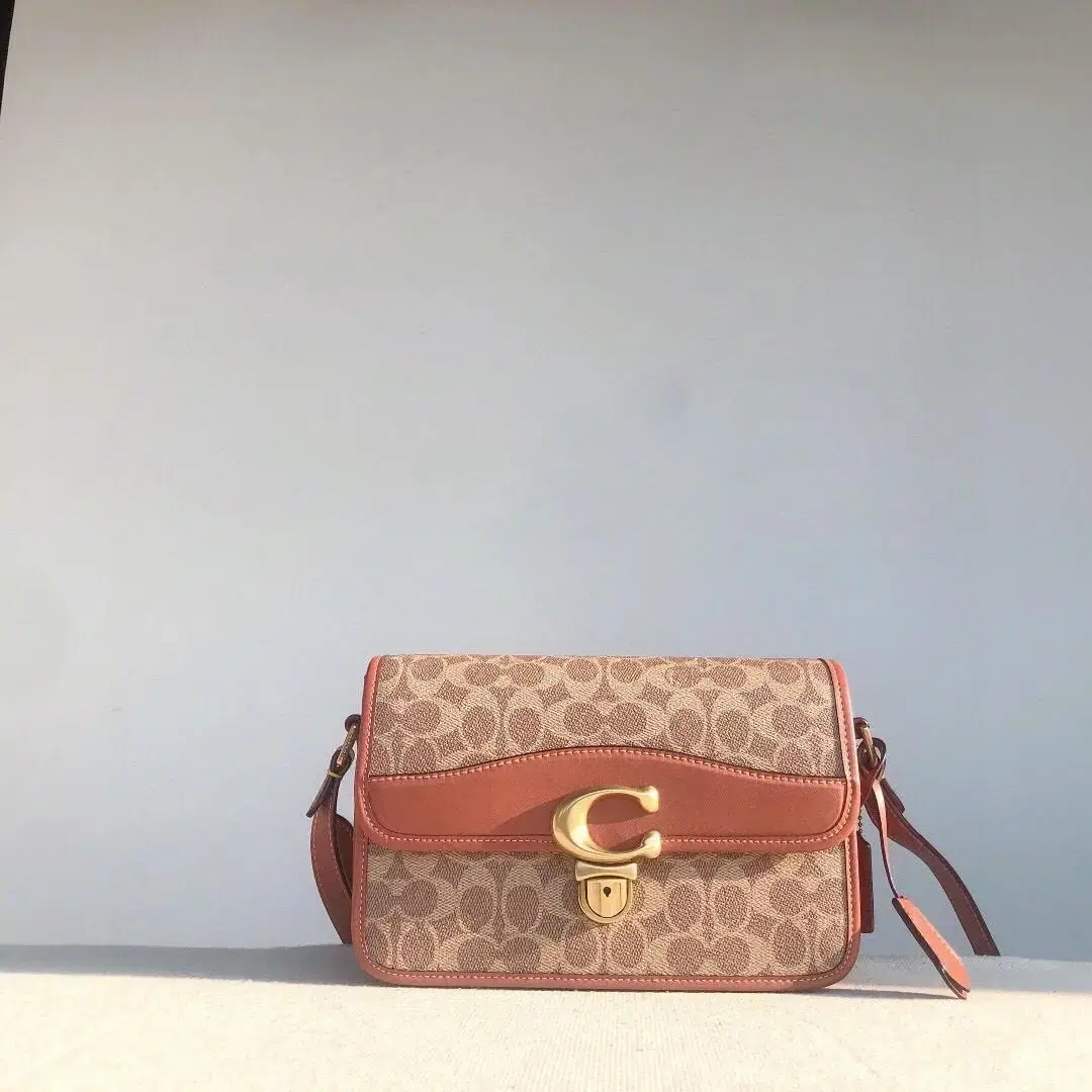 코치 COACH 시그니처 캔버스 스튜디오 숄더백 C6639